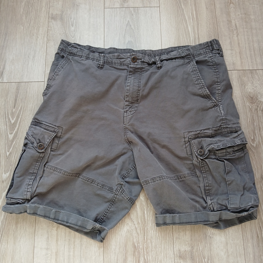 American Eagle Men's Gray Cargo Shorts - Casual Pocket Utility Style
